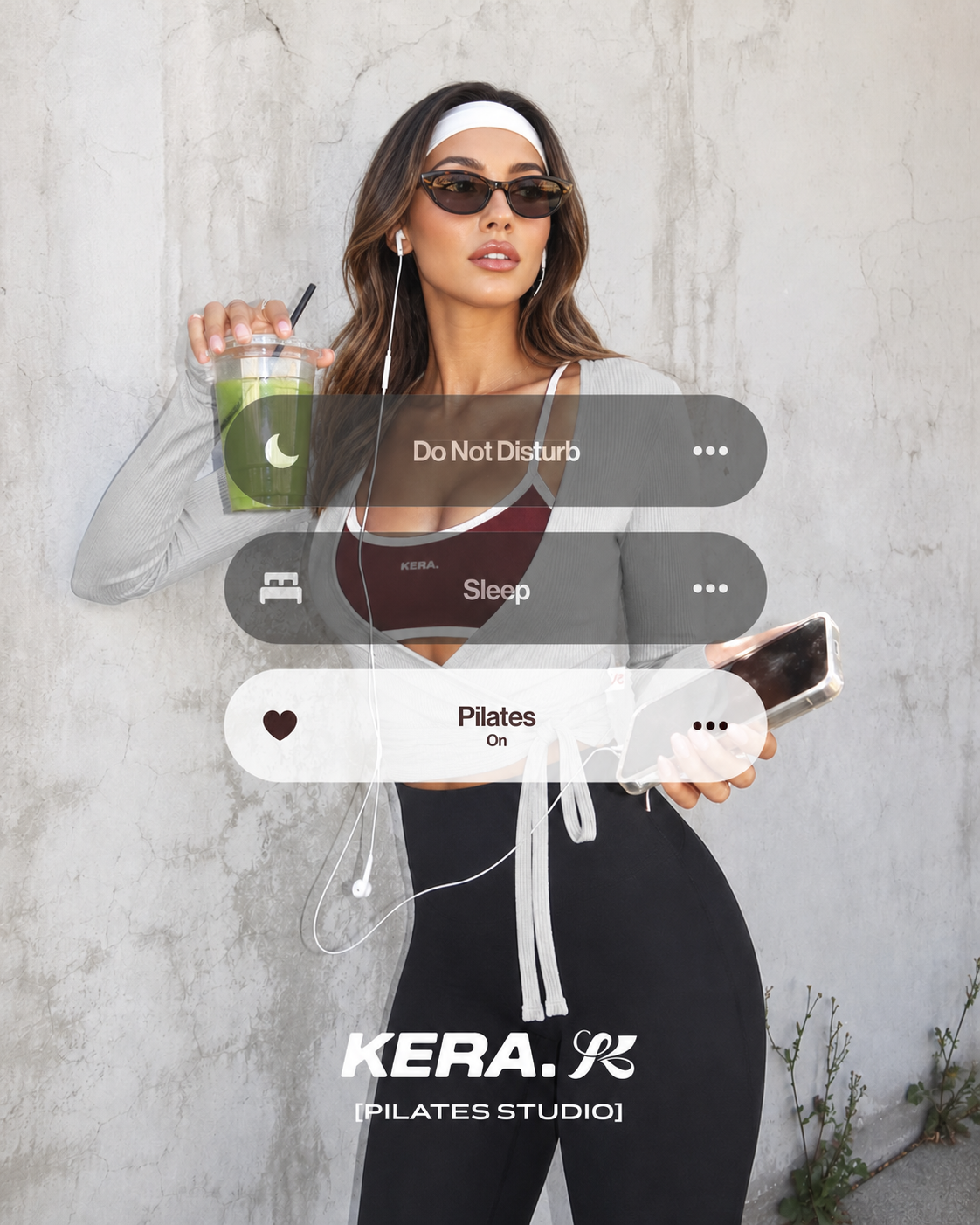 Femme en tenue KERA avec une interface « Ne pas déranger, Sommeil, Pilates activé »